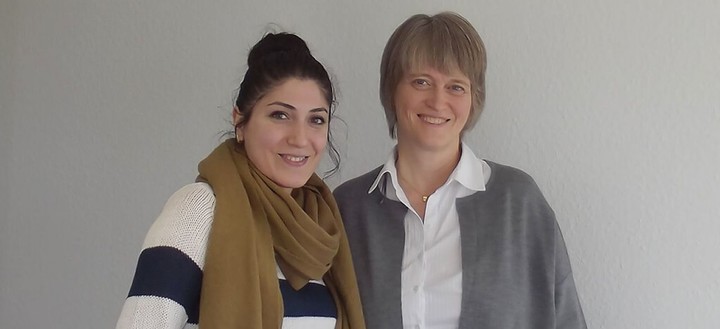 Huwida K. coacht bei der Bergenthal Beratung geflohene Frauen